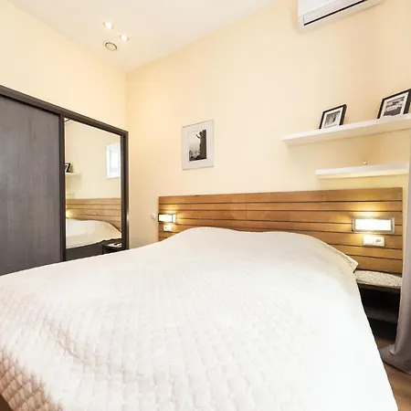 Апартаменти Goodrest On Deribasovska 19 *